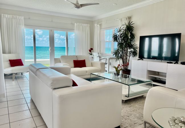 Residence in Seven Mile Beach - Regal Beach Club #614