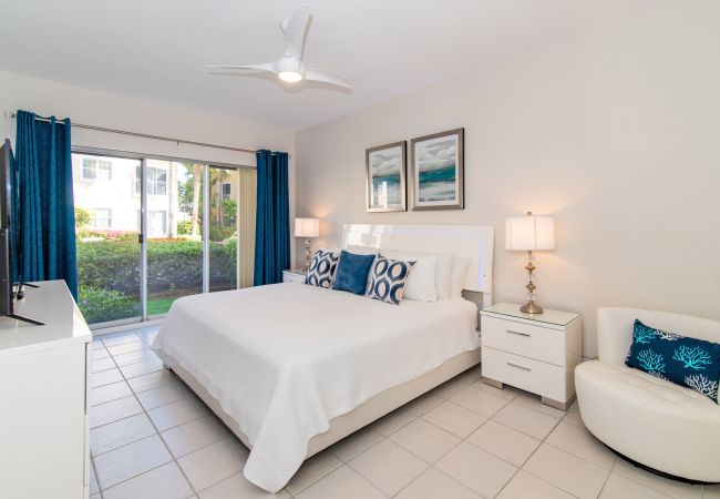 Residence in Seven Mile Beach - Regal Beach Club #114