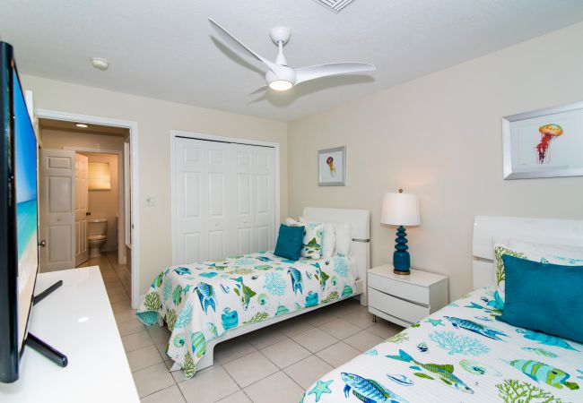 Residence in Seven Mile Beach - Regal Beach Club #114